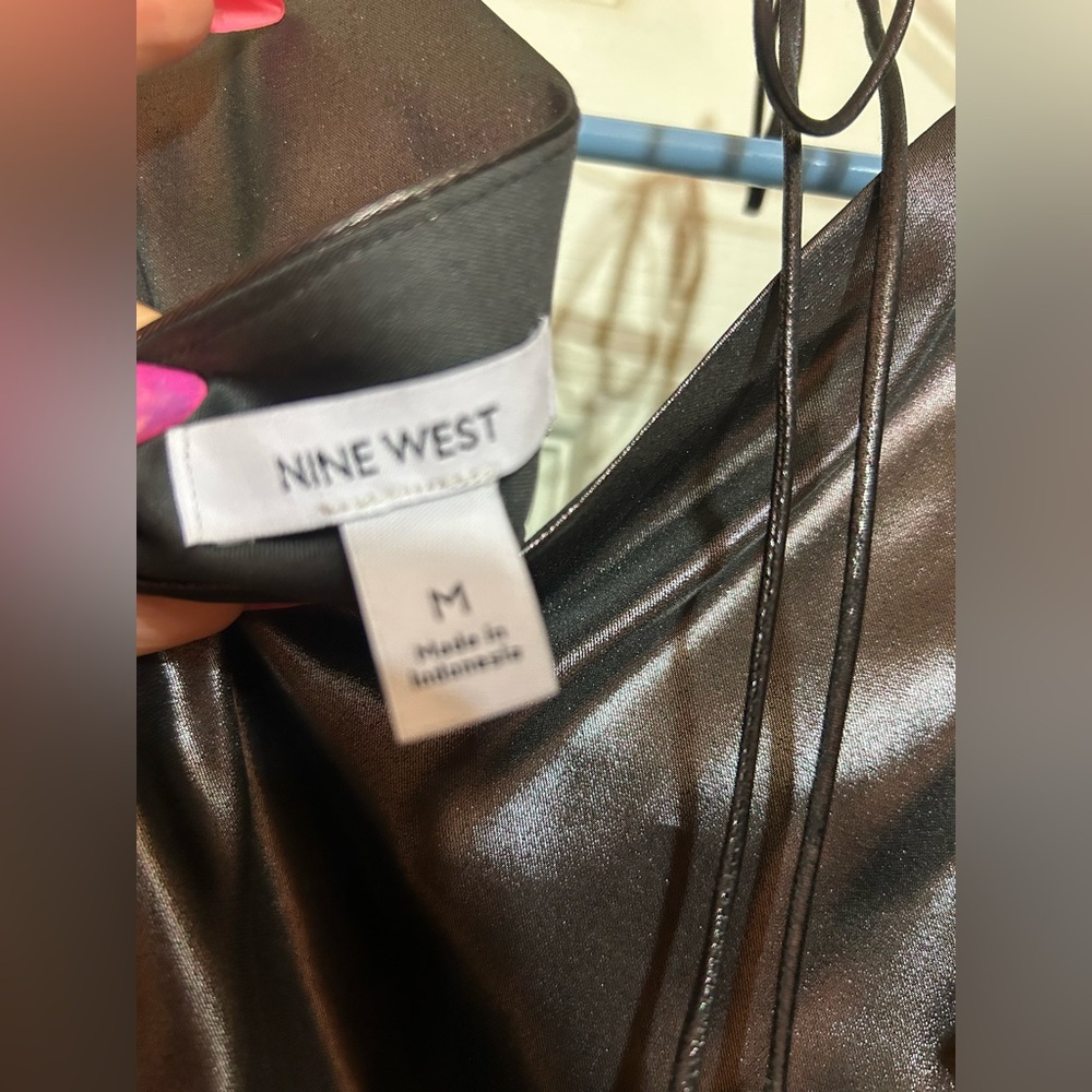 NWT Nine West sleeveless ruffle smocked hem top metallic gunmetal size M - Picture 3 of 8